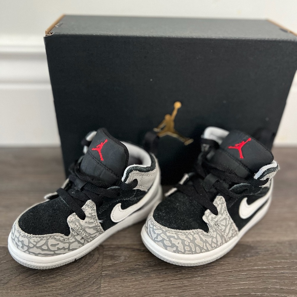 NIKE Jordan Kids Black and Gray Sneakers